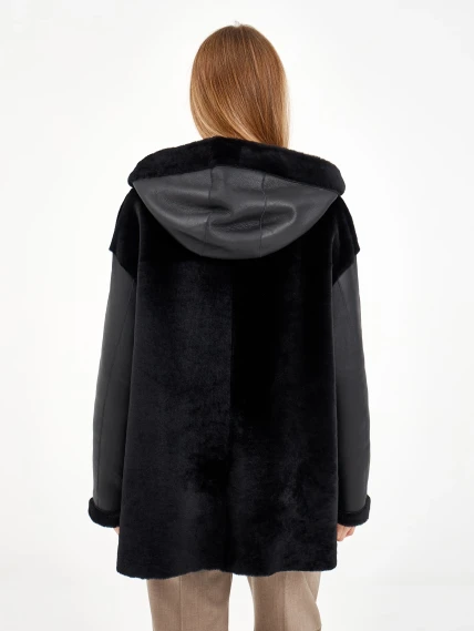 Короткая черная женская дубленка с капюшоном 2076, размер 46, артикул 65260-5