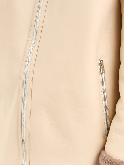 Короткая женская дубленка с капюшоном 2075, светло-коричневая, размер 44, артикул 65070-6