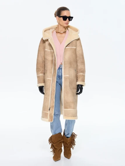 Бежевая женская дубленка с капюшоном 2061, размер 44, артикул 65210-2