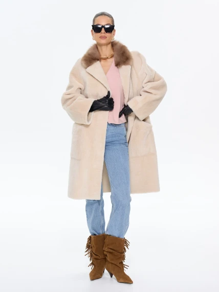Женская дубленка свободного кроя с куницей 2070, бежевая, размер 48, артикул 65220-6