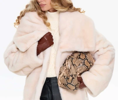 Что носить зимой 2026: модная верхняя одежда из натурального меха и кожи