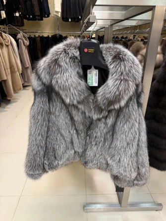 Женская короткая шуба из меха лисы Л1010-1045-0